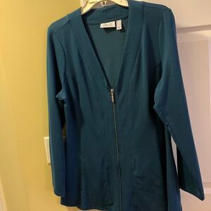 Denim and Company size small active wear color is blue